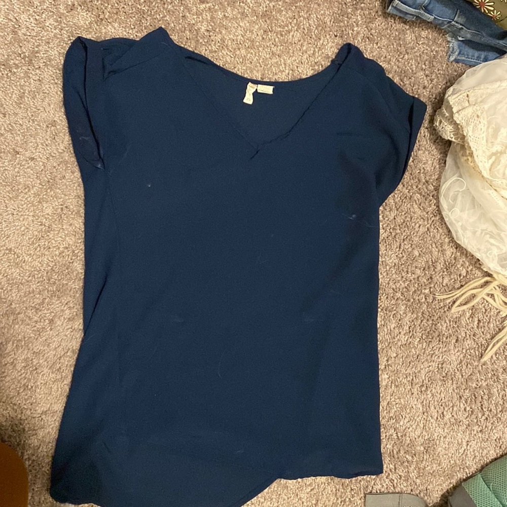 Navy top with deodorant stains lmao